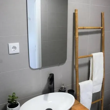 Cantinho Do Populo * Πόντα Ντελγκάντα